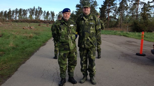 Peter Sjöstrand is leading the exercise, and Lasse Jansson is in charge of communcations, in Linköping. (Lana Brunell / Sveriges Radio)