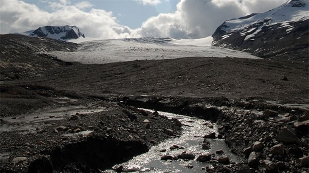 The Castle Creek glacier in British Columbia. Warming temperatures have caused this and most other glaciers to melt rapidly. A new US report suggests melting glaciers in BC and Alaska will have serious repercussions for the US. (Courtesy University of Northern British Columbia)