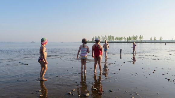 The waterline is unusually far out at one of Kemi’s most popular swimming spots.(Riikka Rautiainen / Yle)