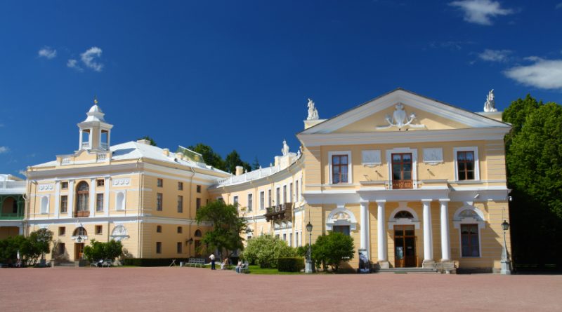 Grand Palace in Pavlovsk Park in Saint-Petersburg, Russia. (iStock)