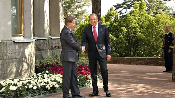 President Niinistö meets Russian foreign minister Sergei Lavrov at the presidential summer residence Kultaranta. (Yle)