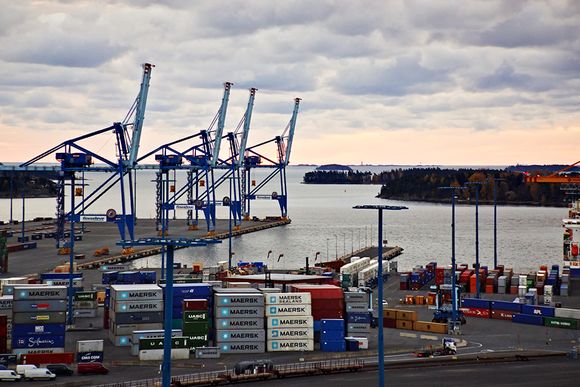 Finnish dockers are on strike on Wednesday. (Jyrki Lyytikkä / Yle)