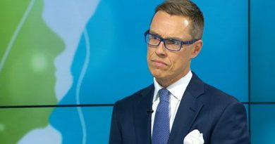 Finnish Prime Minister Alexander Stubb held an expansive phone conversation with his Russian opposite Dmitri Medvedev Tuesday. ( Yle )