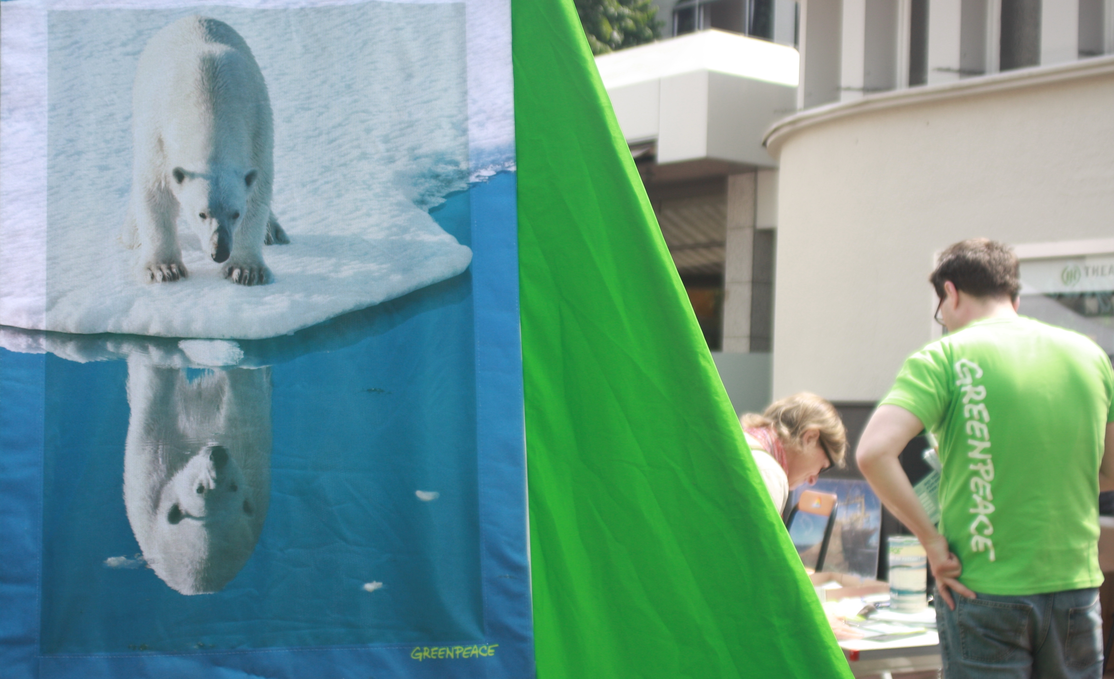 Greenpeace Arctic info stand in Germany. Climate champions? (Irene Quaile)