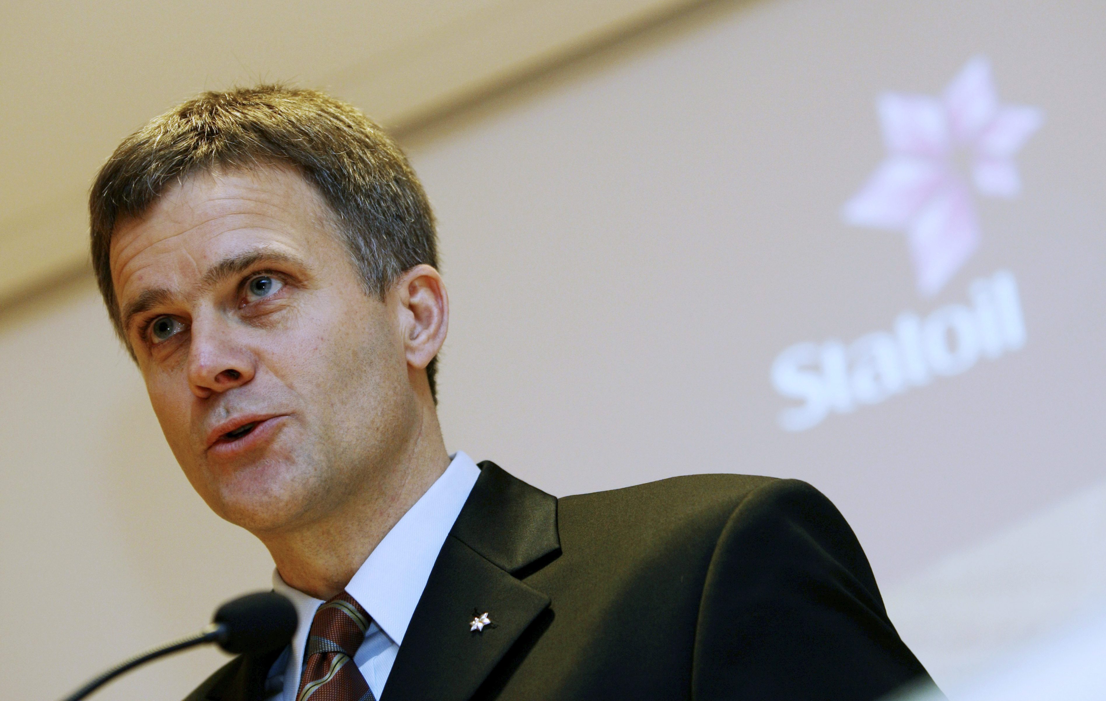 CEO of state-controlled Statoil, Helge Lund, speaks at a news conference in Oslo, Norway in 2009. (Lise Aserud/Scanpix/AP)