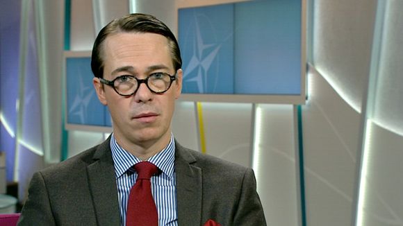 Minister of Defence Carl Haglund appeared on Yle's morning show on September 3. (Yle)