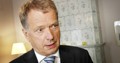 Finland's President Sauli Niinistö brushed aside claims made by his nephew, Green League chair and ex-environment minister Ville Niinistö that the country was lapsing back into Finlandisation. (Yle)