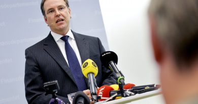 Anders Borg announces he is leaving politics, following the general election results in Stockholm on September 15, 2014. (Jonas Ekstromer/AFP/Getty Images)