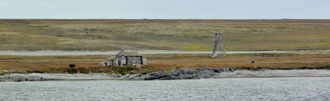 This old hunting cabin on the Vaygach island in the Russian Arctic could be subject to protection. (Thomas Nilsen/Barents Observer)