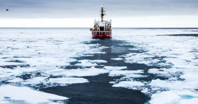 The new shipping rules will apply to both the Arctic and Antarctic after January 1, 2017. (Jimmy Thomson/Barents Observer)