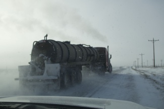 Keeping the speed limit, but still overtaken by a oil truck. (Thomas Nilsen/Barents Observer)