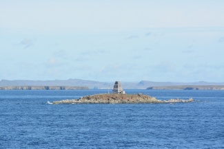 The Russian Arctic island of Vaygash in the background. (Thomas Nilsen / Barents Observer)