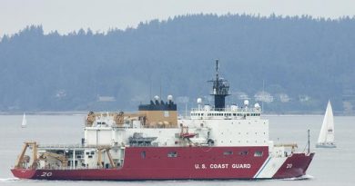 The U.S. Coast Guard icebreaker Healy in 2007. (Ted S. Warren/AP)