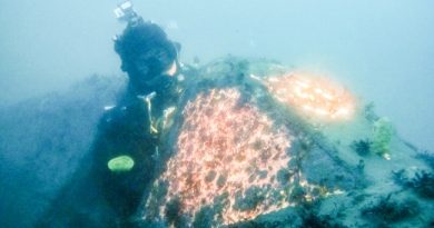 Bjørn Ballo sits in the cockpit of the downed P-40 plane, a vestige of the Second World War under Jarfjord in Kirkenes. (Jimmy Thomson/Barents Observer)