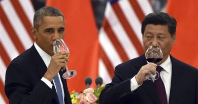 U.S. President Barack Obama, left, and Chinese President Xi Jinping drink a toast on Nov. 12, 2014. The two leaders pledged to take ambitious action to limit greenhouse gases ahead of climate change negotiations next year. (Greg Baker/AP)