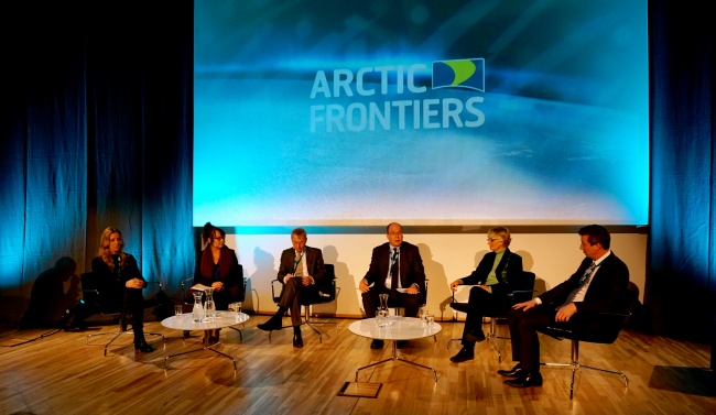 Investment risk or profitable industry? Arctic oil and gas drilling was topic at Sunday's opening debate in Tromsø at the Arctic Frontiers conference. (Thomas Nilsen/Barents Observer)
