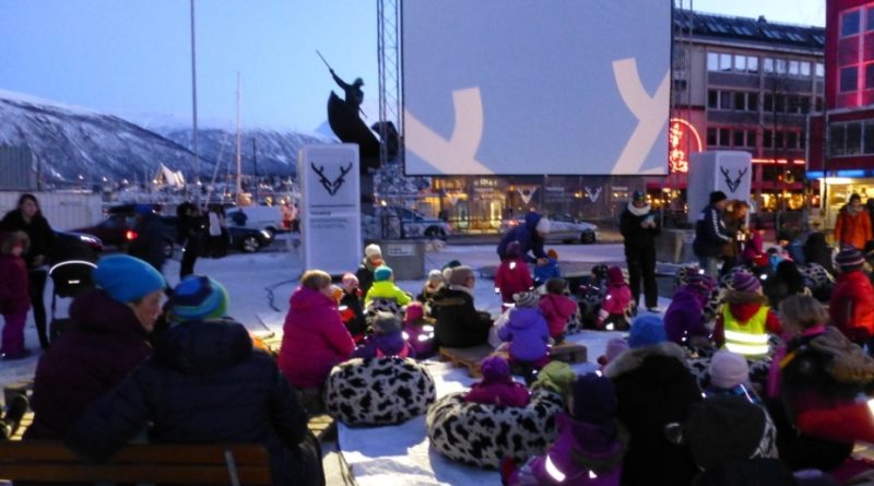 Outdoor cinema, Arctic style. (Irene Quaile)