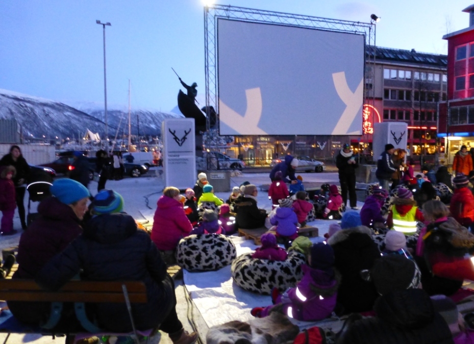 Outdoor cinema, Arctic style. (Irene Quaile)