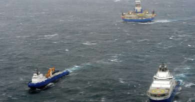 The tugs Aiviq and Nanuq tow the mobile drilling unit Kulluk 80 miles southwest of Kodiak City, Alaska on Dec. 29, 2012. (Petty Officer 1st Class Sara Francis / United States Coast Guard / AP)