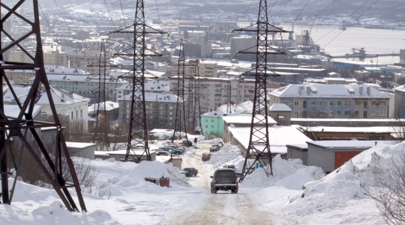 A road in the Arctic Russian port city of Murmansk. Traffic and cargo loads were town in 2014 along the Northern Sea Route. (iStock)