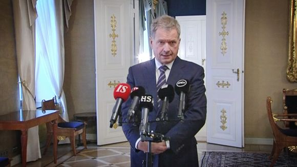 President Sauli Niinistö speaking on Tuesday at a press conference called to deflect claims of discord over Finnish participation in US-Estonian air force exercises.(Yle)