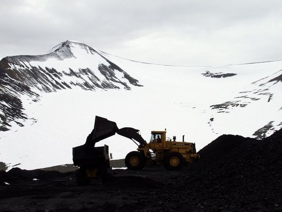 Svalbard coal mining might ultimately be replaced by other industries. (Thomas Nilsen/Barents Observer)