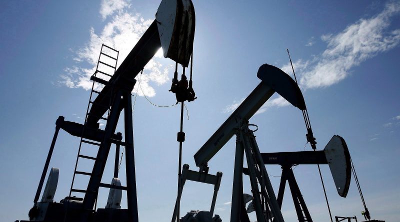 Pumpjacks at work pumping crude oil near Halkirk, Alta., June 20, 2007. (Larry MacDougal/The Canadian Press)