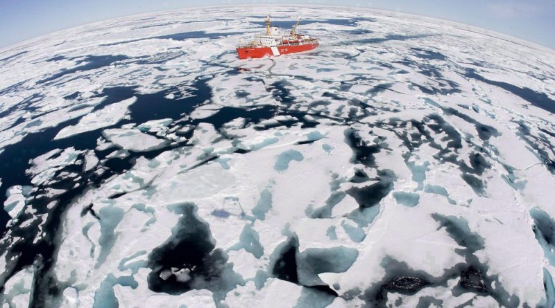 The Canadian Coast Guard icebreaker Louis S. St-Laurent in the Arctic in 2008. (Jonathan Hayward / The Canadian Press)