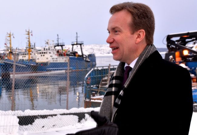 Foreign Minister Børge Brende at the port in Kirkenes, some few kilometers from Norway's border to Russia in the north. (Thomas Nilsen/Barents Observer)