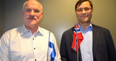 Stig Nerdal from Transportutvikling AS and Timo Lohl from the Arctic Corridor project want a railway connection between Rovaniemi and Kirkenes. (Atle Staalesen/Barents Observer)