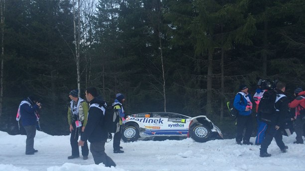 A car leaves the track during Thursday morning's shakedown. (Sara Johansson/Sveriges Radio)