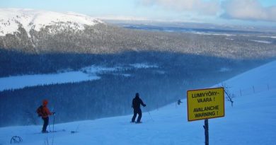 Skiers at the Lapland resort of Ylläs are warned not to go off-piste unaccompanied. (Ville Laakso / Yle)