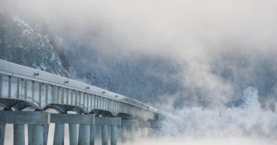 Fog drifts over open water on the Knik River near the Glenn Highway bridge on Wednesday, Jan. 28, 2015. (Marc Lester / ADN)