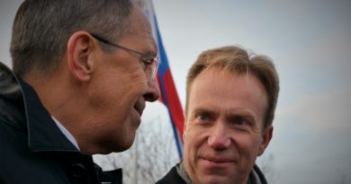 Norway has sought an explanation from Moscow after Rogozin's Svalbard visit. This photo is from October 2014, when Russia's Foreign Minister Sergey Lavrov met with Norway's Foreign Minister Børge Brende in Kirkenes, northern Norway. (Thomas Nilsen/Barents Observer)