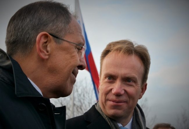 Norway has sought an explanation from Moscow after Rogozin's Svalbard visit. This photo is from October 2014, when Russia's Foreign Minister Sergey Lavrov met with Norway's Foreign Minister Børge Brende in Kirkenes, northern Norway. (Thomas Nilsen/Barents Observer)