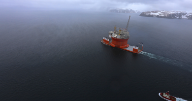 Dockwise Vanguard arrives in Hammerfest with Goliat FPSO on board on April 17, 2015. (Eni Norge)