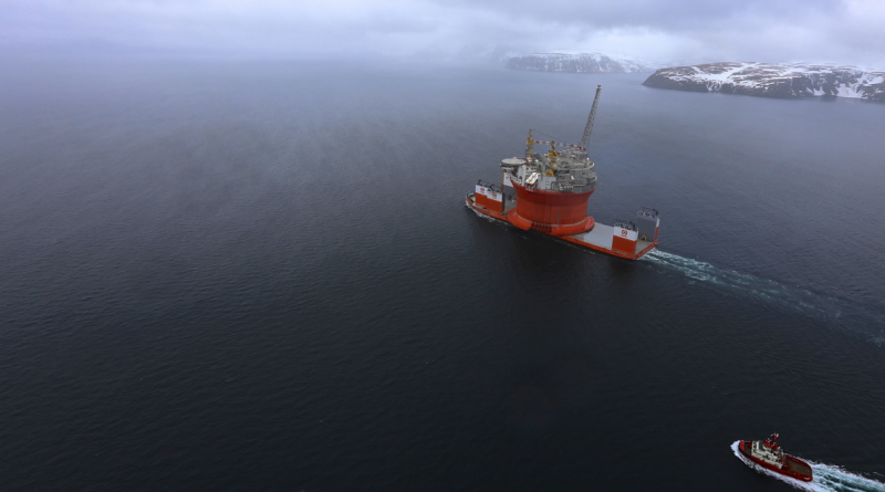 Dockwise Vanguard arrives in Hammerfest with Goliat FPSO on board on April 17, 2015. (Eni Norge)