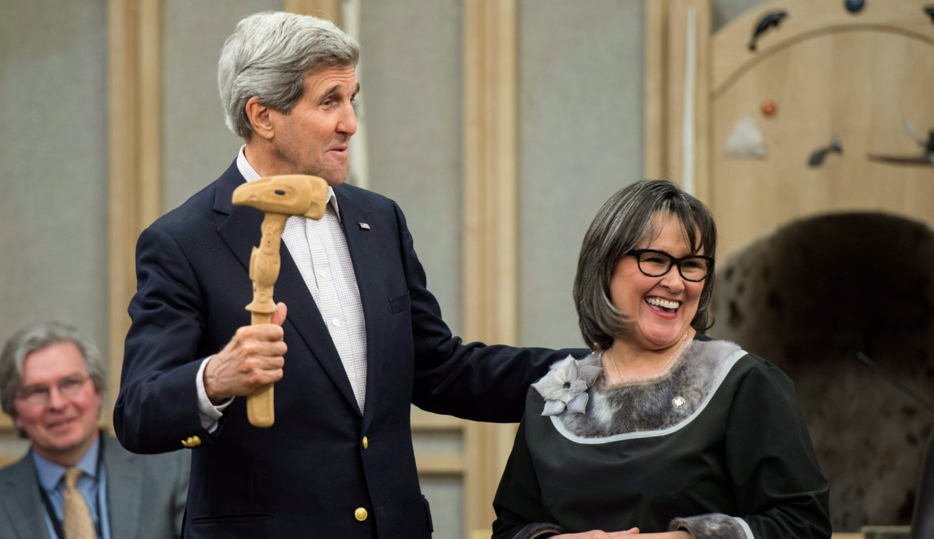 United States Secretary of State John Kerry receives the gavel from Canadian Minister for the Arctic Council Leona Aglukkaq to take over the chair of the Arctic Council Ministerial meeting Friday, April 24, 2015 in Iqaluit, Nunavut. (Paul Chiasson/The Canadian Press)