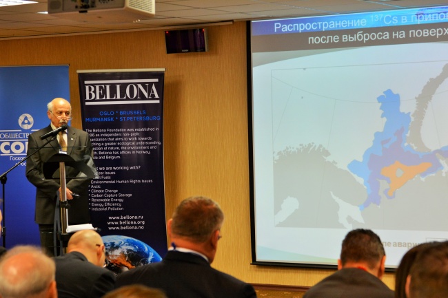 Mikhail Korbinsky shows the worst-case senario map with potential distribution of radioactive Cesium-137 from the K159 in the Barents Sea. (Thomas Nilsen/Barents Observer)