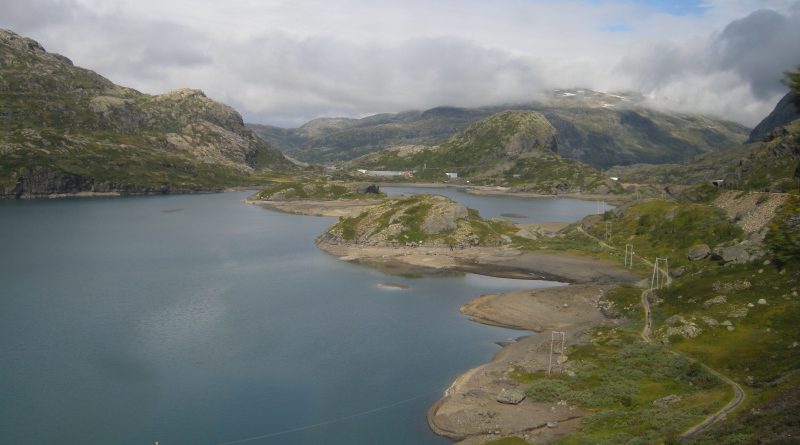In six years, Norway’s hydropower will begin electrifying homes in Britain. (Mia Bennett, 2008)
