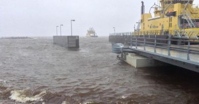 The storm also caused a temporary shutdown of ferry service to Hailuoto island late in the day. (Ari-Pekka Sirviö / Yle)