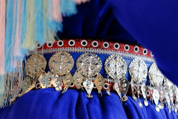 A detail of a traditional Sámi dress.(Vesa Toppari / Yle)