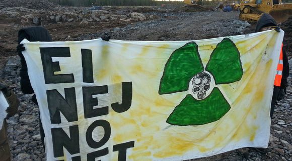 Anti-nuclear campaigners are trying to stop Fennovoima from building a new plant in North Ostrobothnia. (Antti Pylväs / Yle)