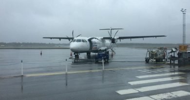 A commercial airplane at Luleå-Kallax aiport. Part of the airport is currently used in the military exercise, Arctic Challenge Exercise. (Ulf Larsson/Sveriges Radio)