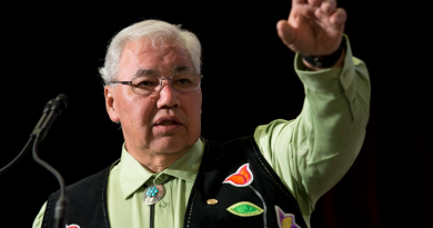 Truth and Reconciliation Commission Chair Justice Murray Sinclair speaks during the Grand entry ceremony during the second day of closing events for the Truth and Reconciliation Commission in Ottawa, Monday June 1, 2015. (Adrian Wyld/The Canadian Press)