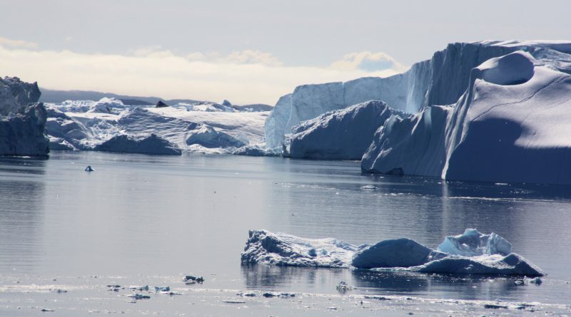 The Sermeq Kujualleq glacier discharges icebergs into the sea. (Irene Quaile/Ilulissat, 2009)