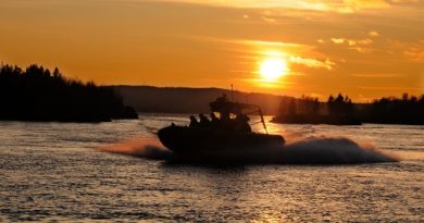 Norwegian border patrol boat on the Pasvik river. (Jonas Karlsbakk/Barents Observer)