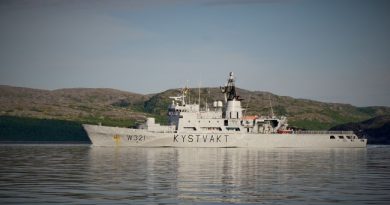 "KV Senja" outside Kirkenes before sailing to Arkhangelsk. (Thomas Nilsen/Barents Observer)