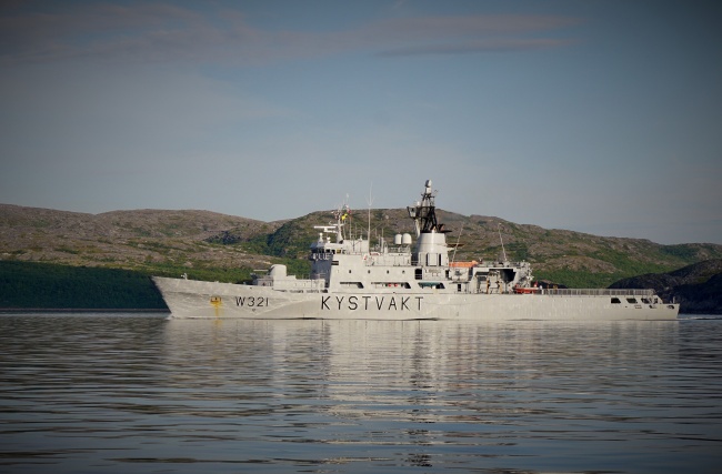 "KV Senja" outside Kirkenes before sailing to Arkhangelsk. (Thomas Nilsen/Barents Observer)