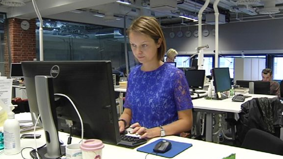 Yle Novosti news anchor Katja Liukkonen prepares for the day's broadcast. (Yle)